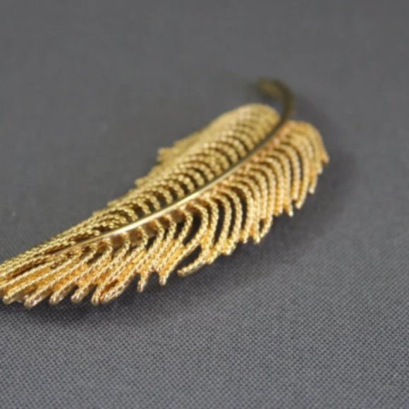 VTG Monet brooch goldtone feather or leaf large brooch 80s 90s - Picture 4 of 6